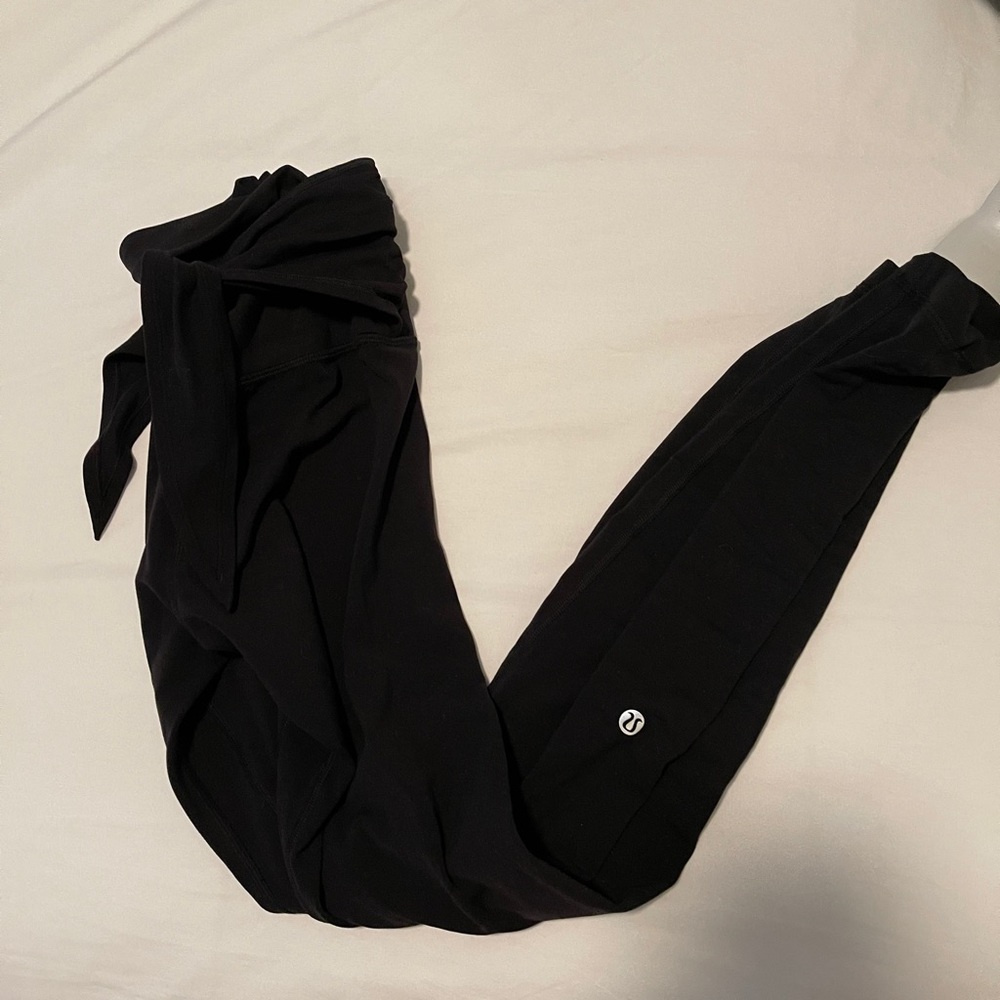 Black lulu lemon leggings